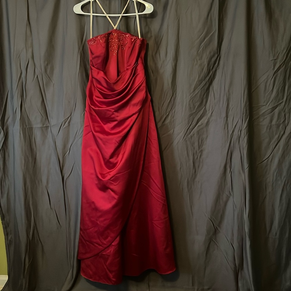 David's Bridal F11165 red strapless bridesmaid gown dress size 16